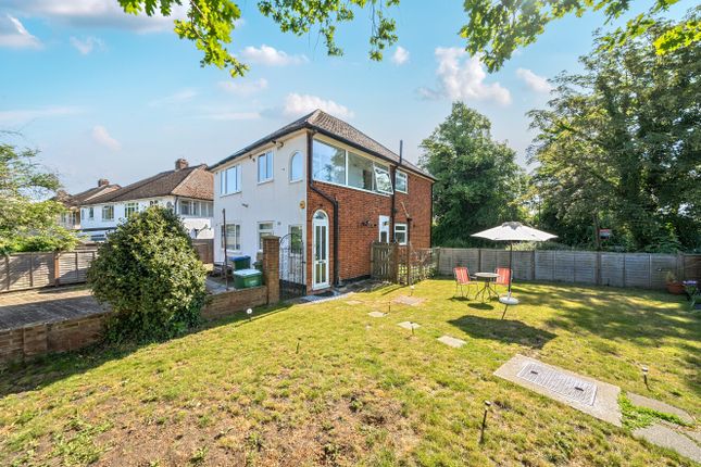 2-bed maisonette on 4, Blenheim Court, Sidcup, £325,000