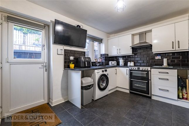 46, Campinot Vale, Huddersfield photo 3