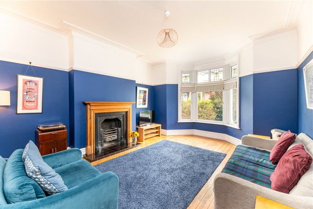 34, Wellington Crescent, West Yorkshire photo 2