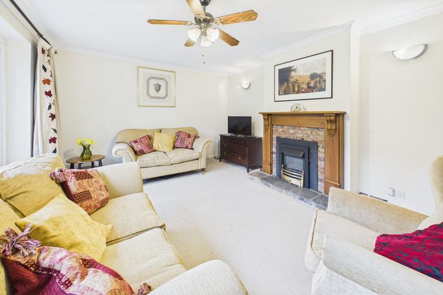 33, Ebberns Road, Hemel Hempstead photo 2