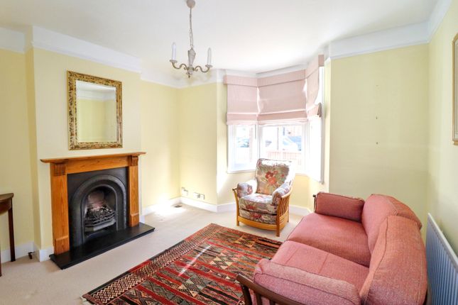 3, Rydens Grove, Hersham Village photo 2
