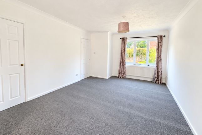 5, Harlequin Grove, Fareham photo 2