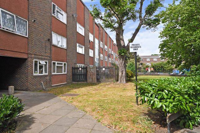 2 bed flat for sale in Norman Road, London E11