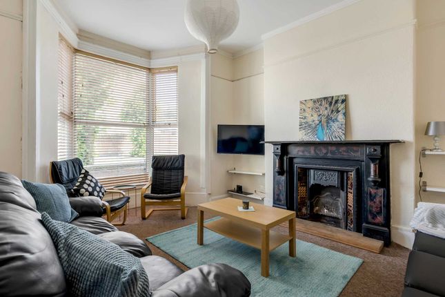19, Gwydr Crescent, Swansea photo 3