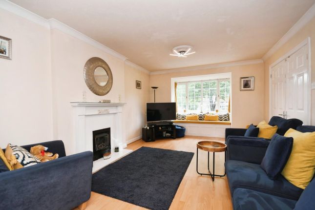 16, Periwood Grove, Sheffield photo 2