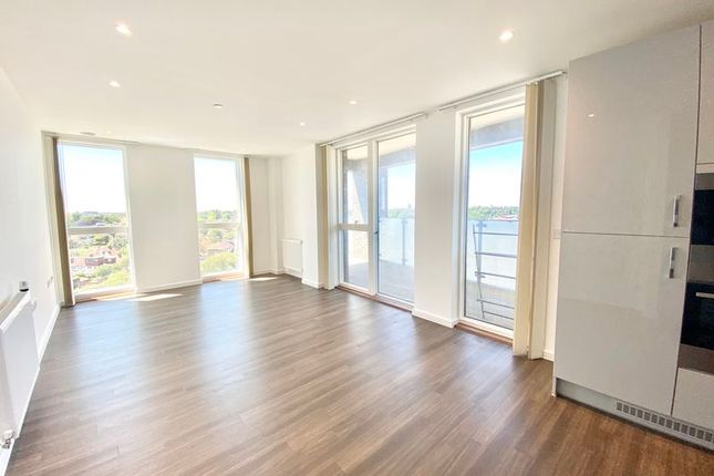 67d Blackburn Court, Bollo Lane, London photo 3
