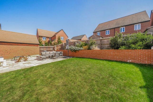 16 Dragonfly Crescent, Bedford photo 4