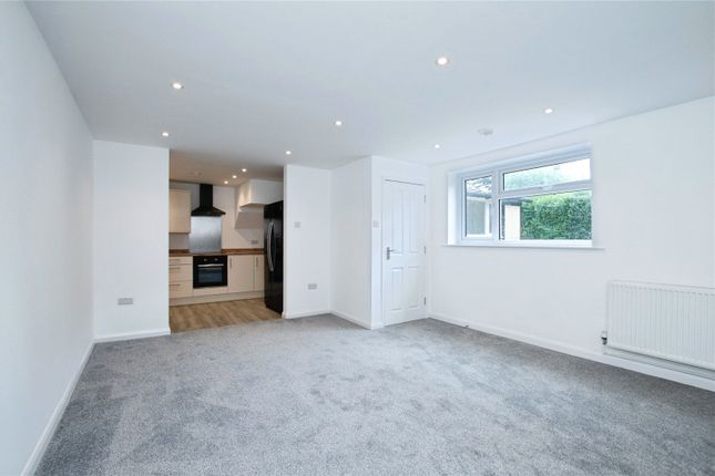 Pinewood, 2, Southampton Road, Hampshire photo 3
