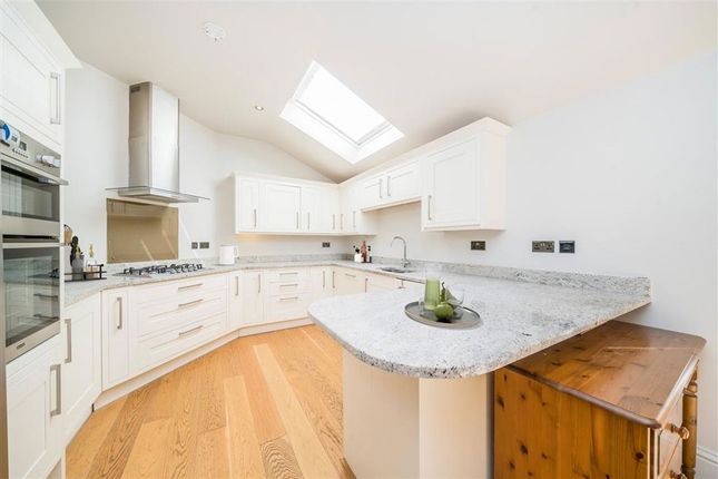 33, Anlaby Road, Teddington photo 4