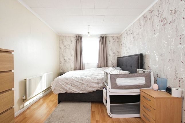 Terraced house for sale in Mangold Way, Erith