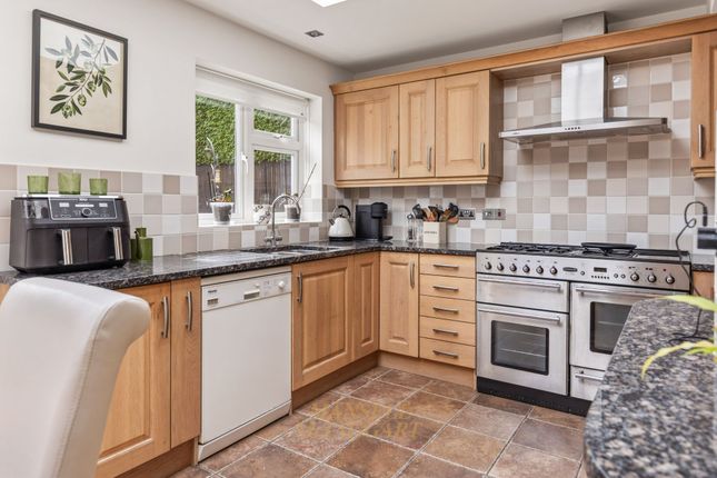 72 Fairlawn Drive, East Grinstead photo 4