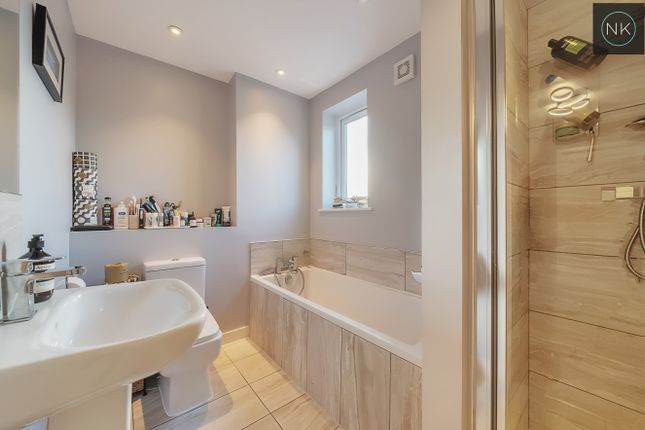 Town house for sale in Lansdowne Road, South Woodford, London