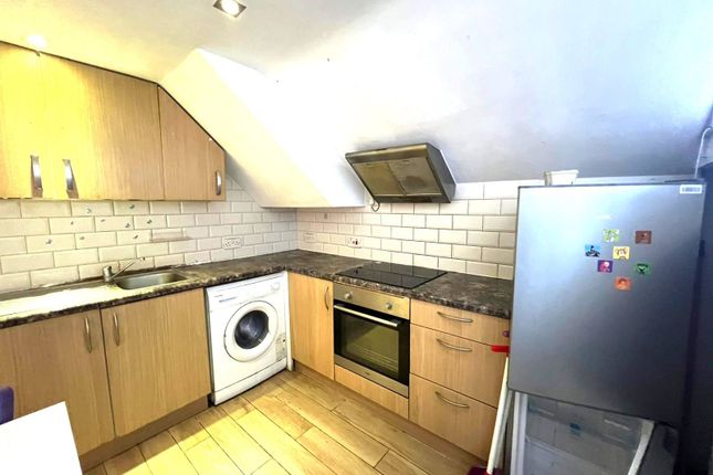 Two Bedrooms Basement Flat Ideal For Three Working Adults- Inclusive Of Bills