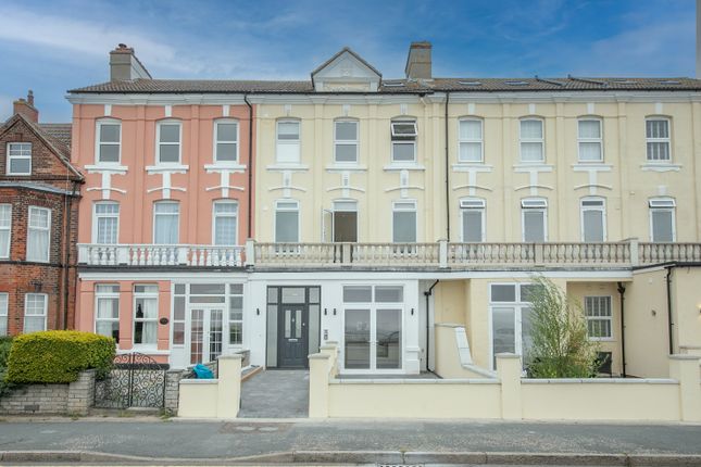 Thumbnail Flat to rent in The Gables, Marine Parade, Harwich