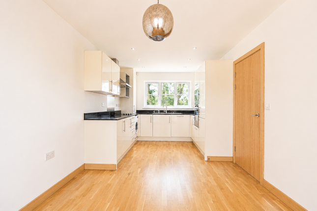 1, Eldridge Close, Saffron Walden photo 2