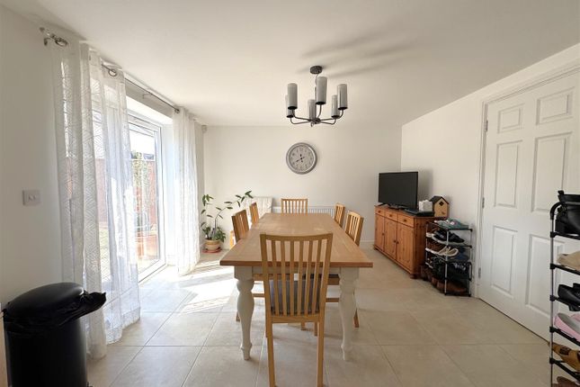 33, Oldridge Road, Weymouth photo 4