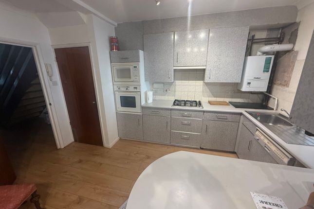 15a, Woodside Avenue, London photo 3