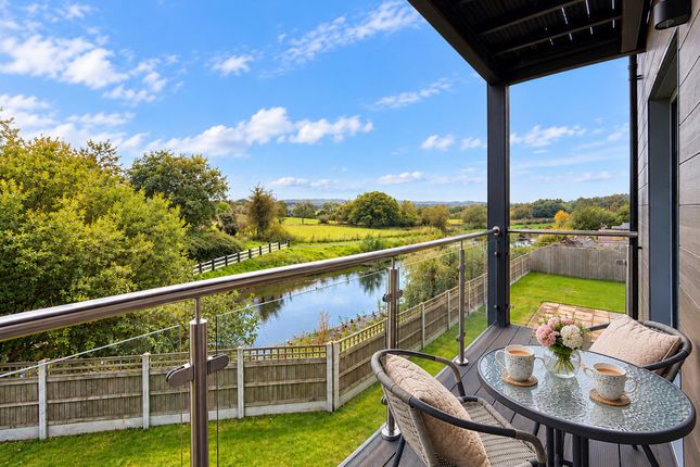 6 Marina View, Burnley photo 2