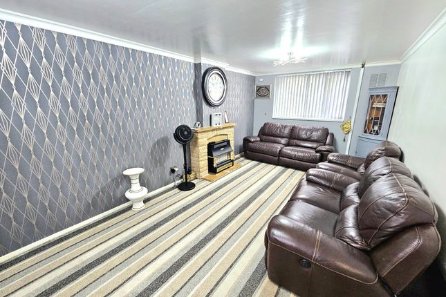 Mereworth Close, Leicester photo 3
