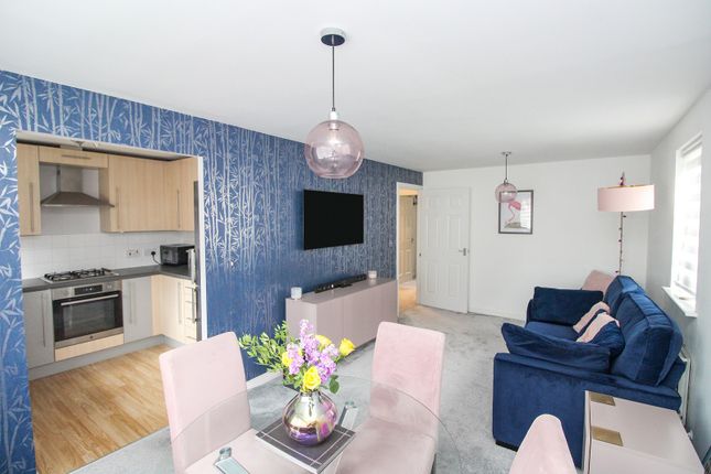 7, Ifield Green, Crawley photo 4