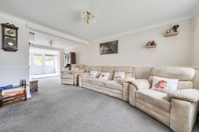 2, Totnes Close, Boyatt Wood photo 2