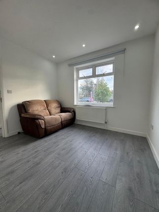 New Road, RAINHAM photo 3