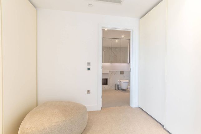 Flat to rent in Fulham Riverside, Sands End, London
