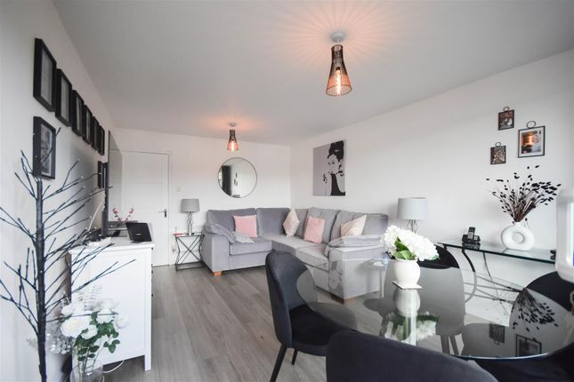 Flat for sale in Otho Court, Augustus Close, Brentford