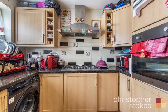 70, Swanfield Road, Waltham Cross photo 4