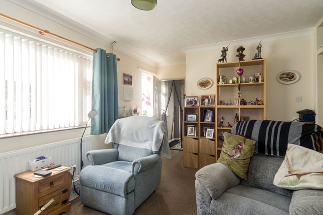 23, Holly Close, Horncastle photo 2