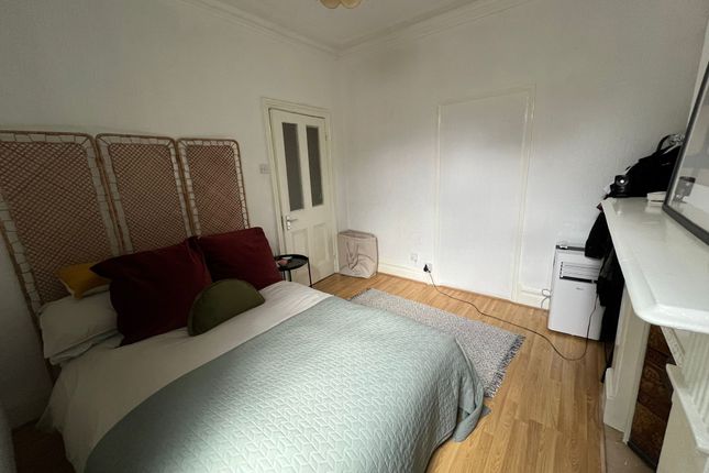 Thumbnail Flat to rent in Chingford Road, Walthamstow, London