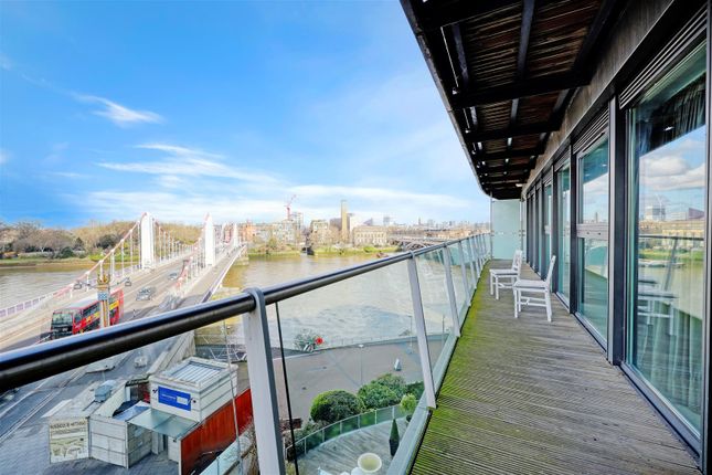 Flat for sale in Queens Town Road, Wandsworth, London
