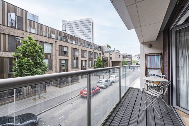 Thumbnail Flat for sale in Featherstone Street, City, London