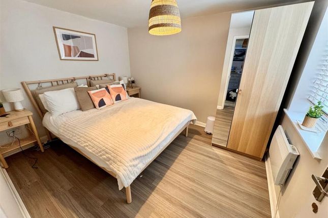 5, Kestrel Close, Helston photo 3