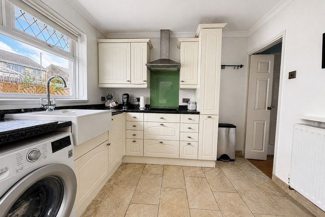 9, Heol Ddeusant, Pontypridd photo 2