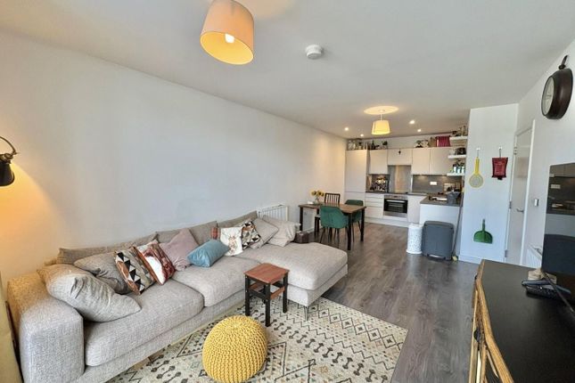 Flat 50 Laurina Apartments, 10 Carnation Gardens, Hayes photo 2