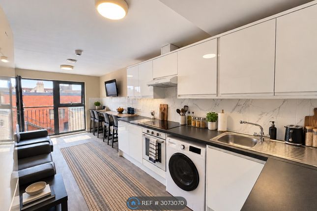 4-bed flat on Hepburn Road, Bristol, £3,340/mo