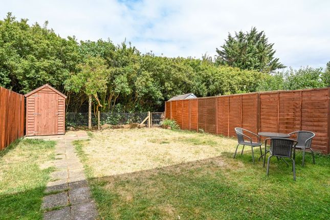 9, Field Common Lane, Walton-On-Thames photo 2