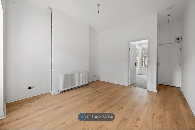 Top Flat, Nevill Road, London photo 5