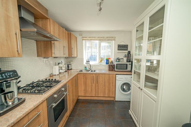 38, Cooper Drive, Leighton Buzzard photo 2
