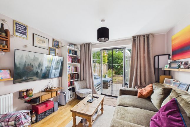 7, Rother Close, Sandhurst photo 3