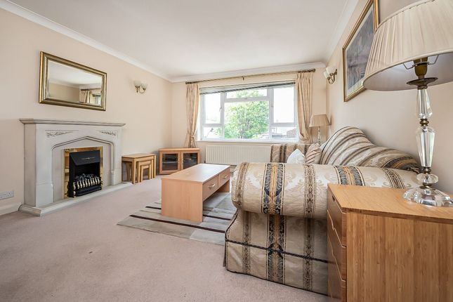 2 Somerset Court, Hampton photo 3
