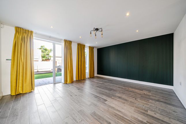 2E,, Bruce Grove, Orpington photo 4