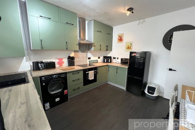 26, Wood Street, Rhondda Cynon Taff photo 3