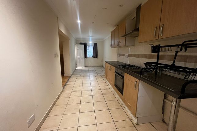 156b, Selbourne Road, Luton photo 4