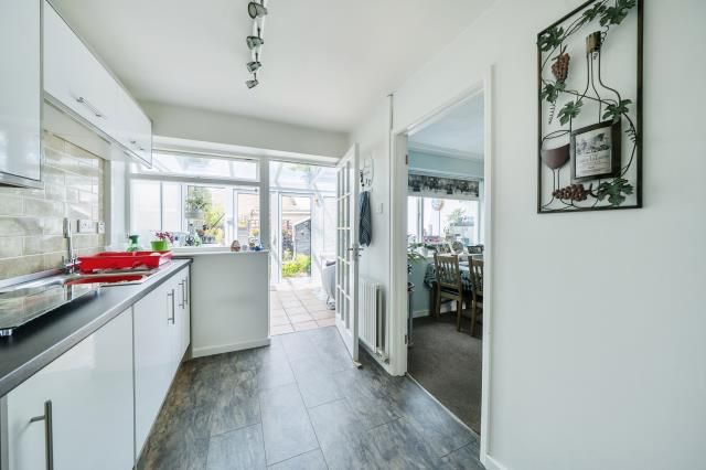 15, Brize Norton Road, Carterton photo 4