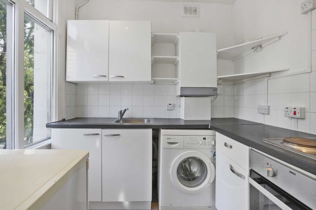 Flat for sale in Richmond Road, Hackney, London