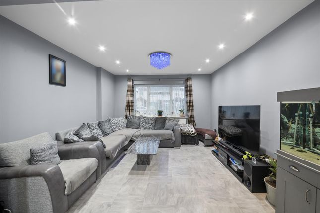 47, Derwent Drive, Hayes photo 2