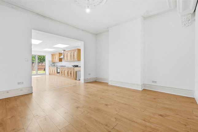 82A,, Aldersbrook Road, London photo 5