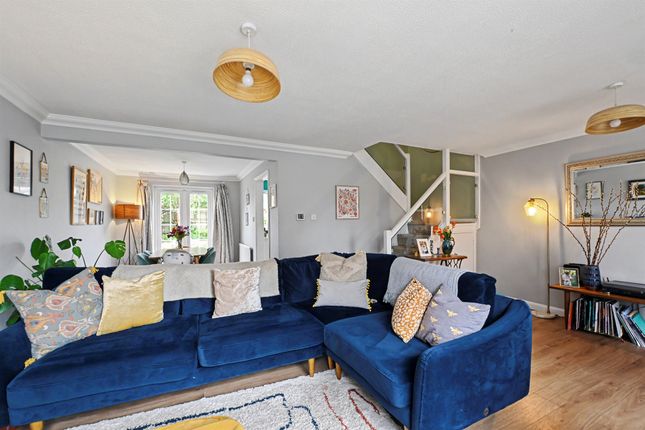 12, Morefields, Tring photo 4